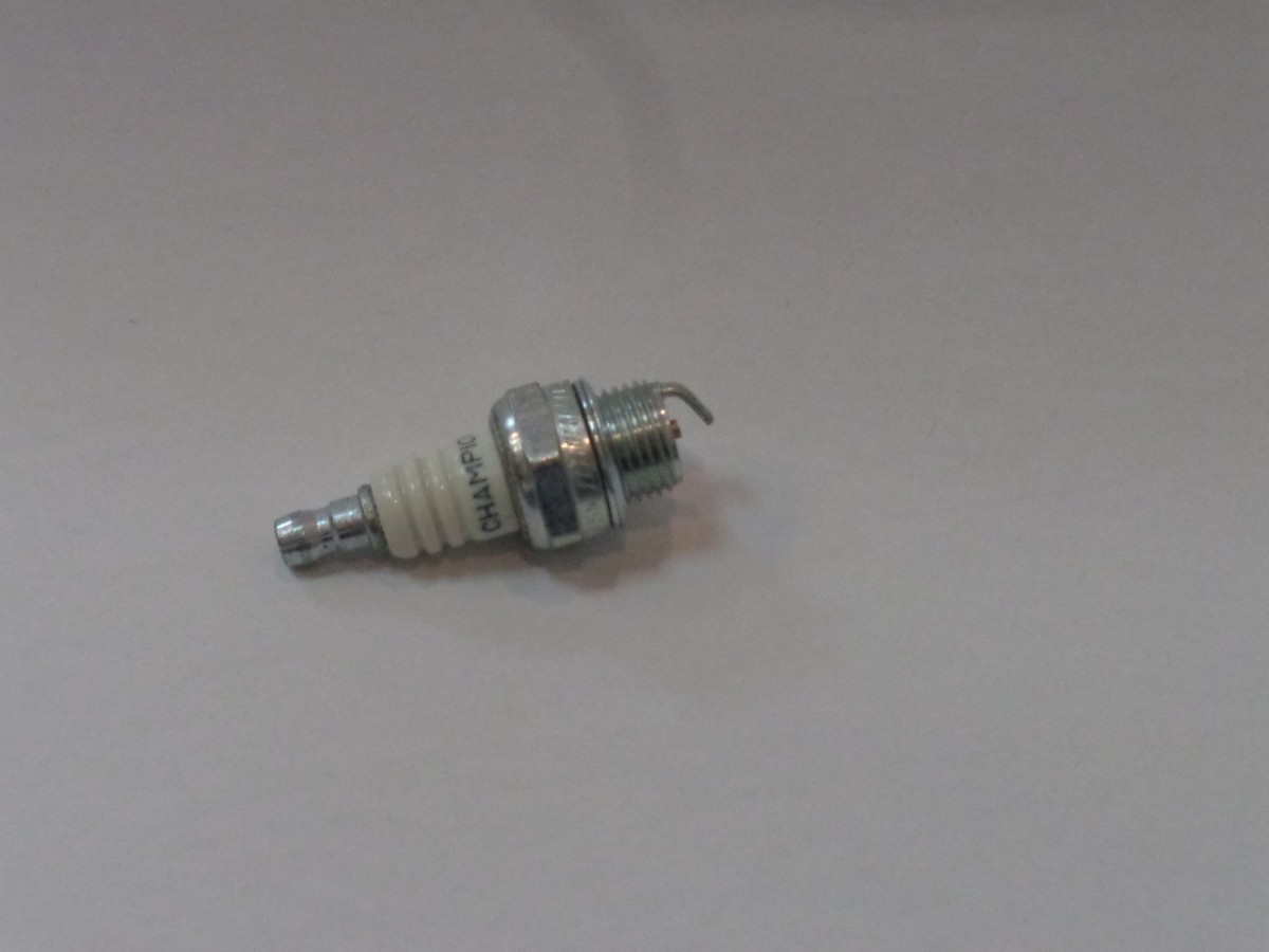 Świeca zapłonowa Champion CJ8 armatki 