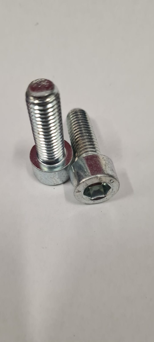 Śruba M10X30 noża świdra